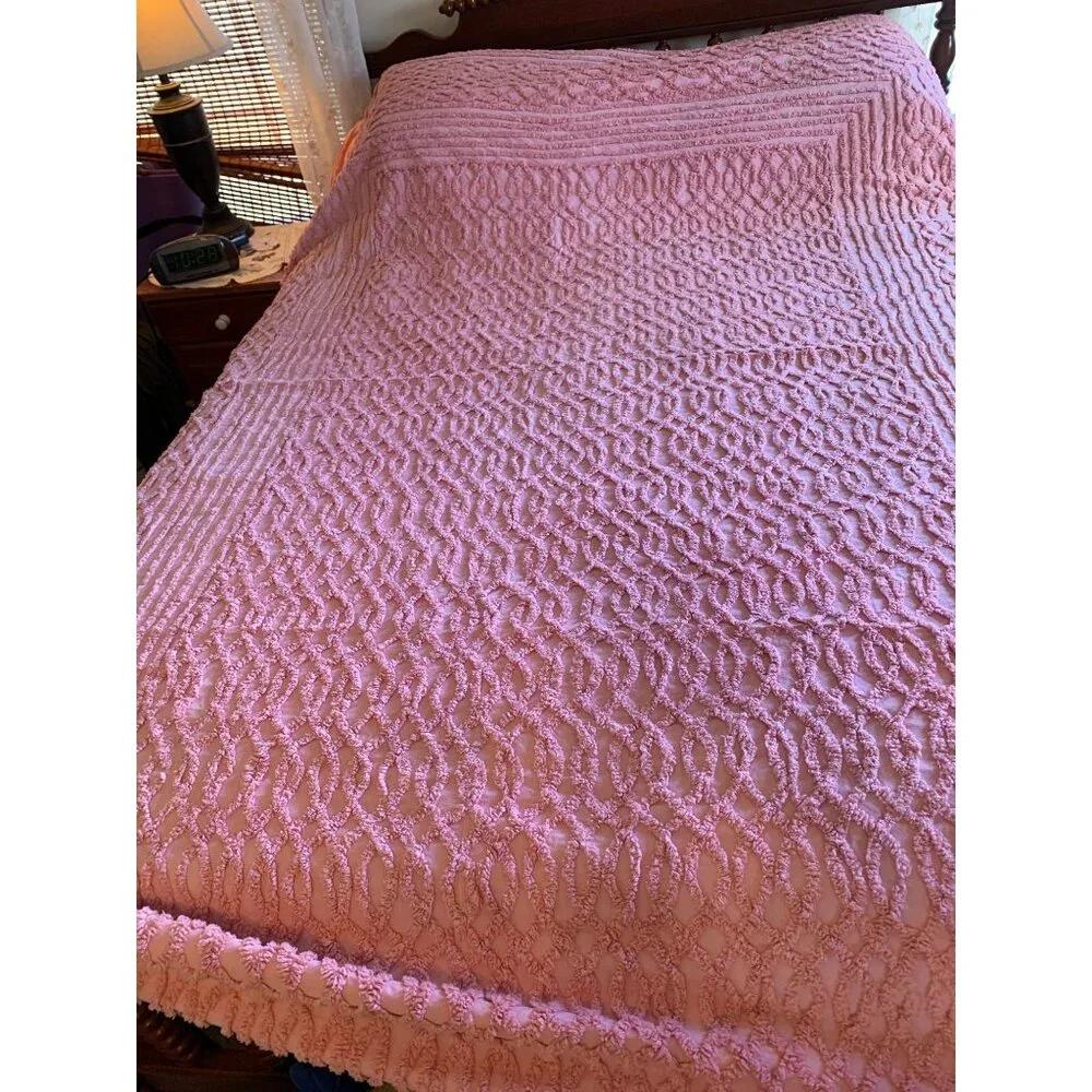Vintage Pink Chenille Bedspread With Textured Swirl Pattern - 87 x 100 Inches